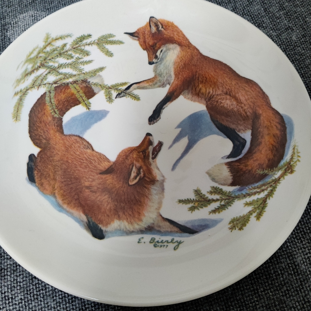 Vintage 1977 Edward J. BierlyLimited Edition Christmas Plate 'Foxes & Evergreen' - Picture 5 of 7